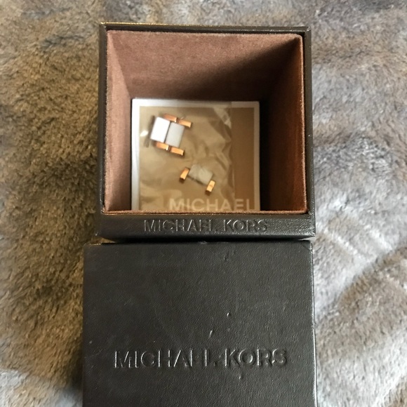 Michel Kors Watch - Picture 2 of 5